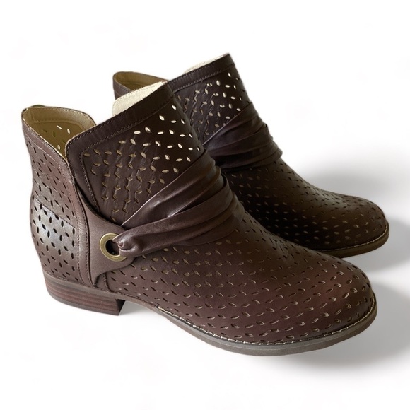 SPENCO Western Perforated Leather Ankle Booties Pricilla 9D, Bro… Gorpcore - Picture 1 of 11